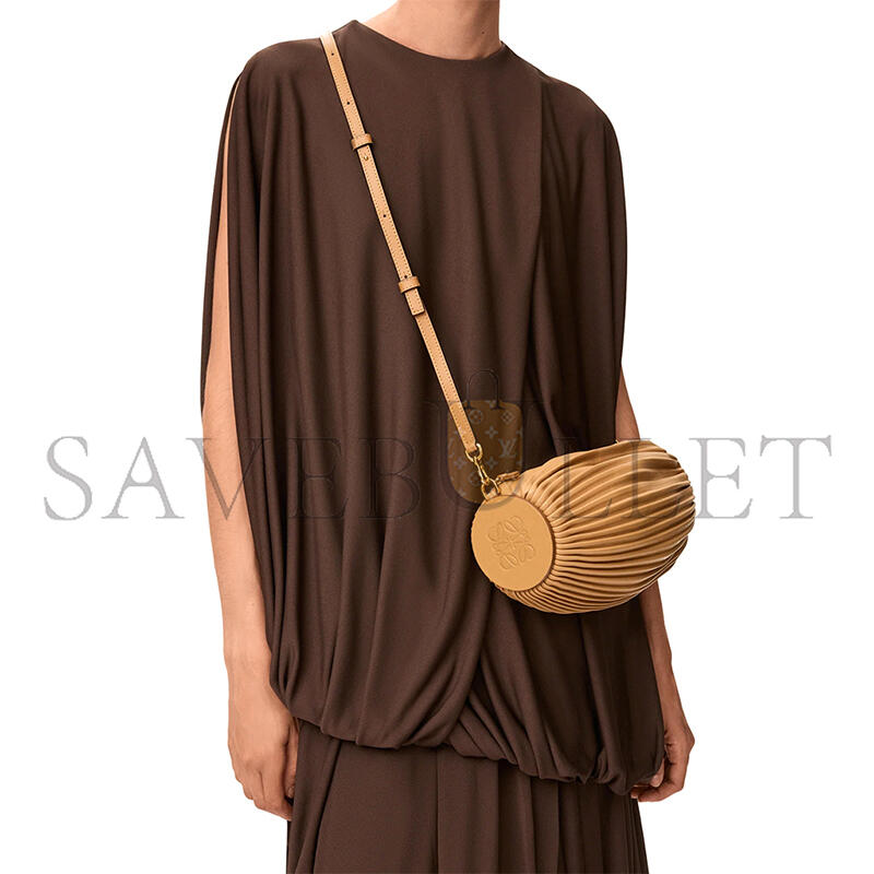 L0ew* bracelet pouch in pleated nappa lambskin a912p84x27 (25*10*10cm)